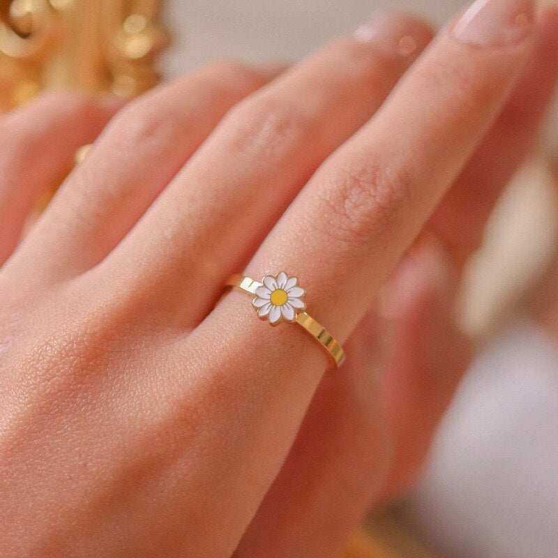 Charming Elegantly Design Ring